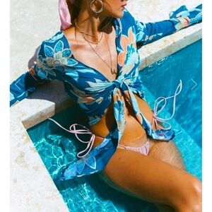 NWT LE SALTY LABEL Sabina Teal Bloom Crop